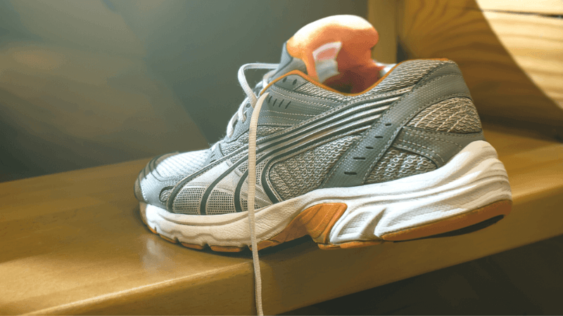 shoes climbing stairs to indicate the effectiveness of knee-strengthening exercises