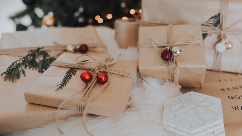 This post discusses the ten must-have fitness gifts for your gym rat