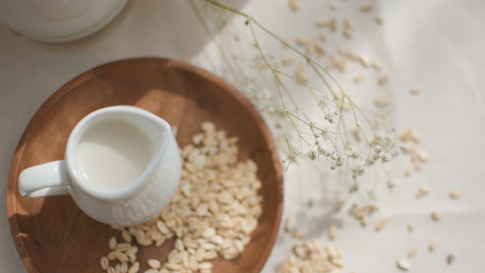 Oat milk for skin health