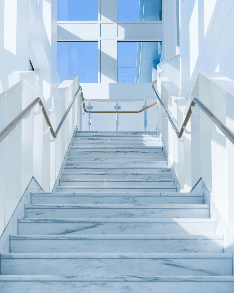 stairs to demonstrate knee pain walking down the stairs