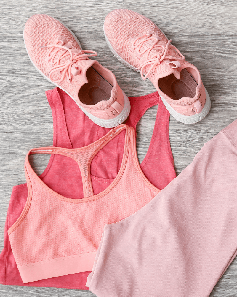 exercise gear to represent knee pain after a workout